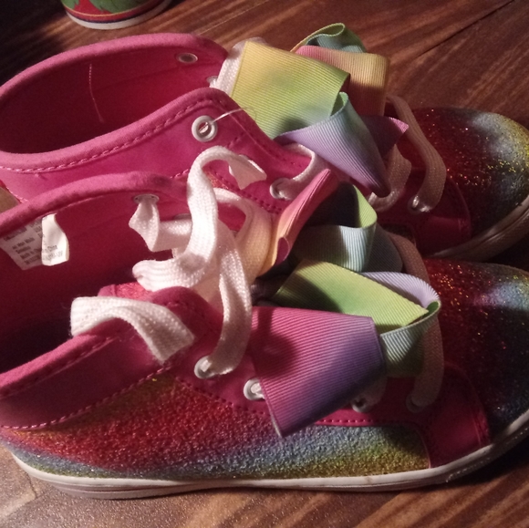 Jojo Siwa casual high-top sneaker

Rainbow stripe - Picture 4 of 4